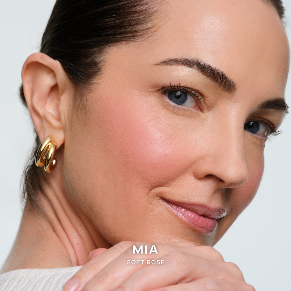 SAIE SUPERSUEDE™ BAKED POWDER BLUSH - MIA
soft rose