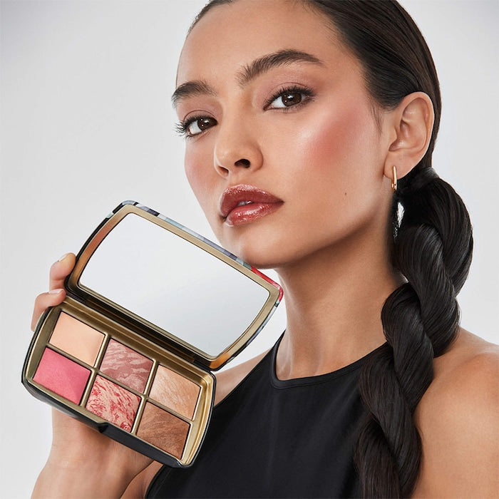 Hourglass
Ambient Lighting Edit Unlocked Palette Color - Horse