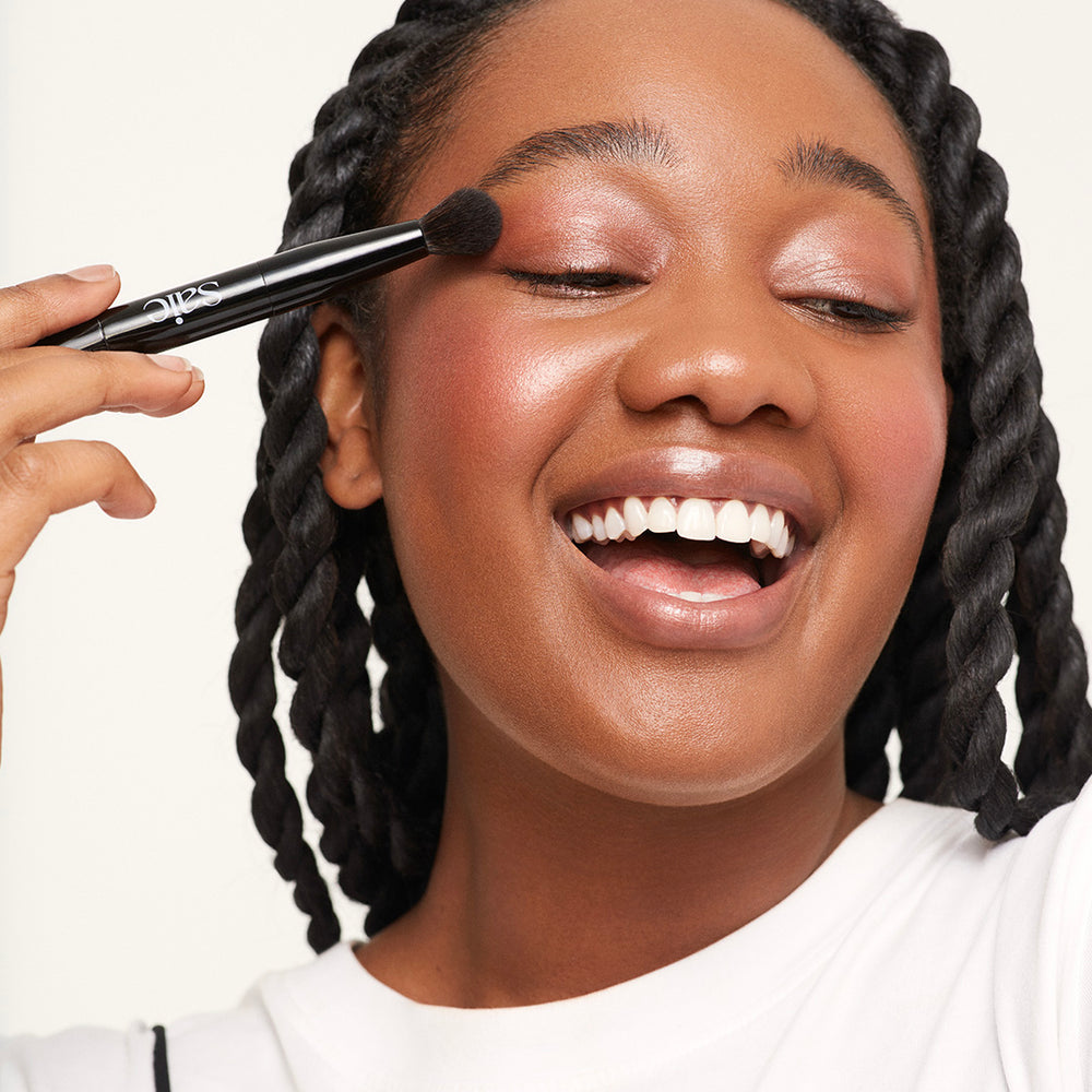 THE SAIE DOUBLE BRUSH
MADE FOR SLIP TINT CONCEALER + GLOW SCULPT + DEW BLUSH