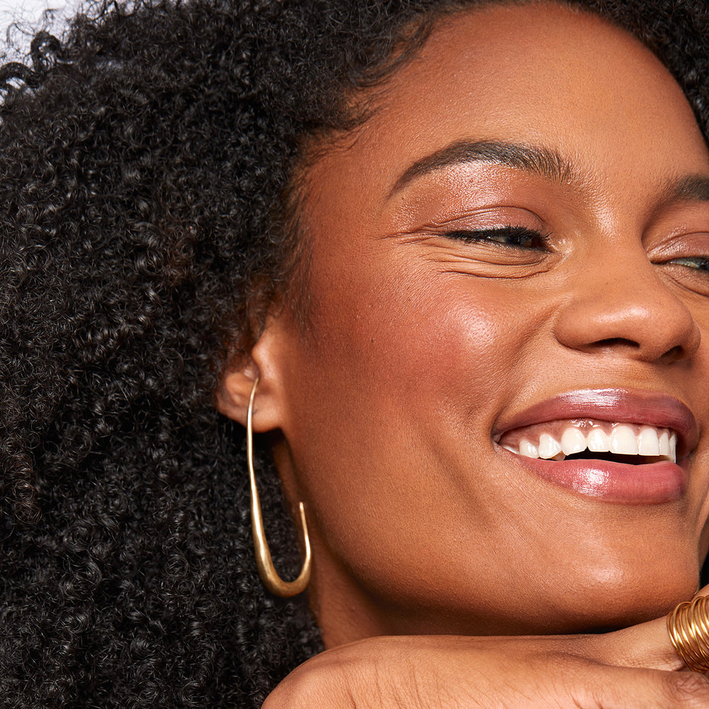 THE SAIE BIG BRUSH
MADE FOR SUN MELT + SLIP TINT MOISTURIZER + GLOWY SUPER GEL