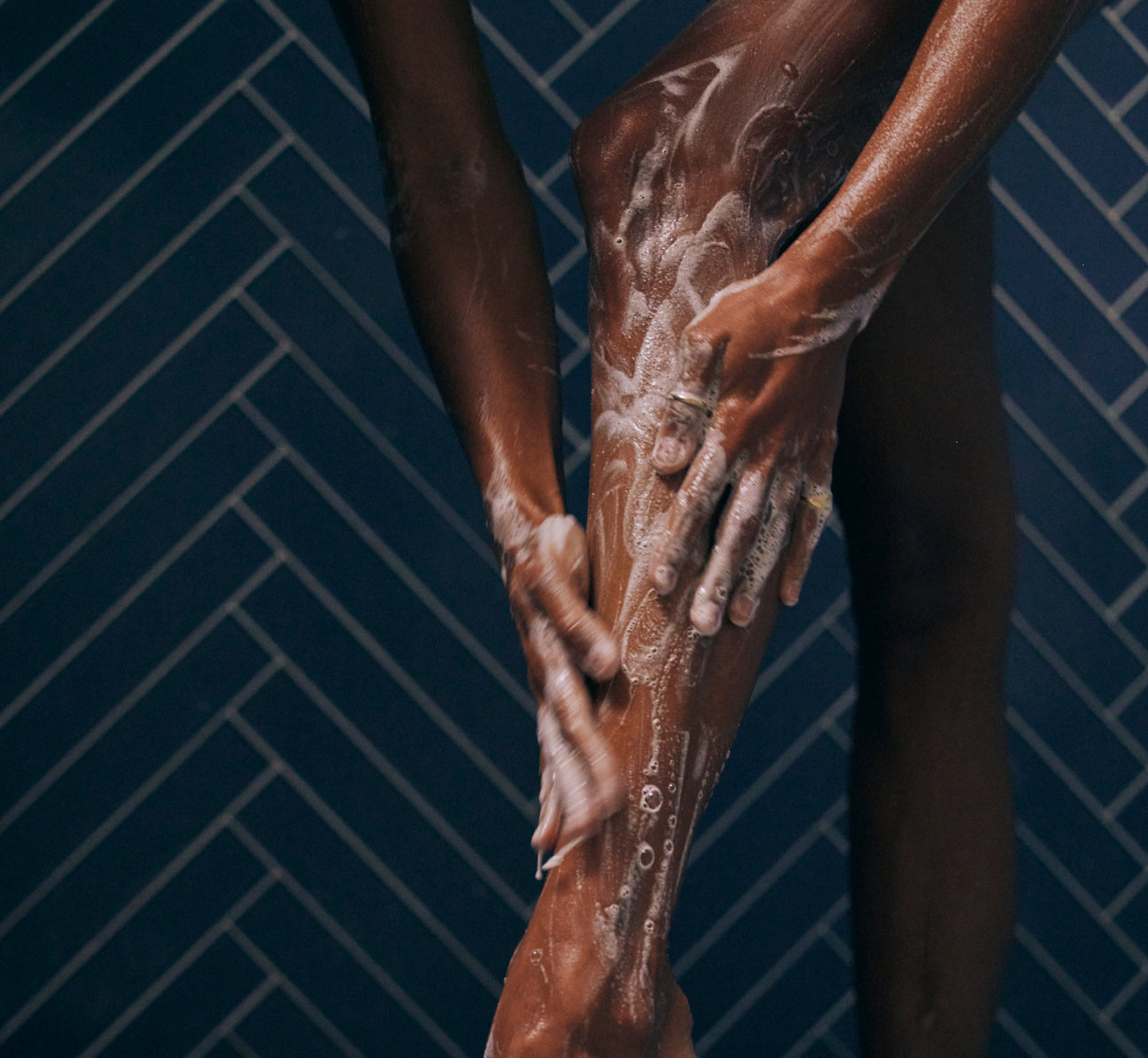 SALT AND STONE BERGAMOT & HINOKI BODY WASH
15.2 FL OZ / 450 ML