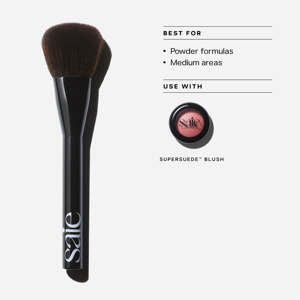 SAIE THE POWDER BLUSH BRUSH
MADE FOR SUPERSUEDE™ BLUSH