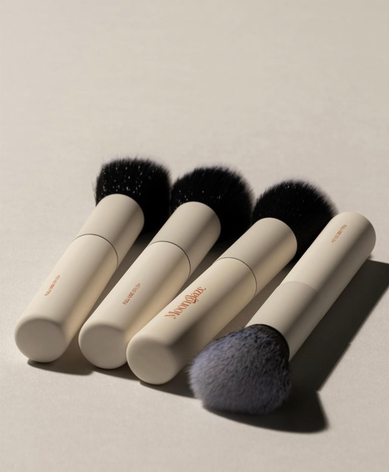 Moonglaze Dual-ﬁbre brush