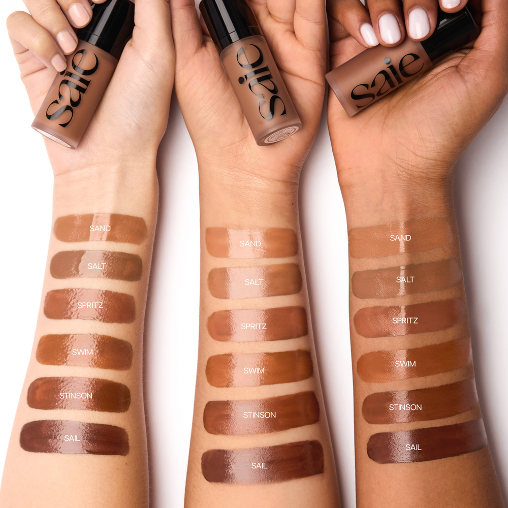SAIE DEW BRONZE
SOFT-FOCUS EFFORTLESS LIQUID BRONZER
12ML | .40OZ