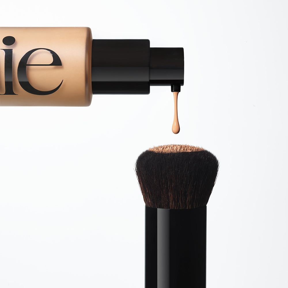 THE SAIE BASE BRUSH
MADE FOR GLOWY SUPER SKIN TINT FOUNDATION + DEW BRONZE