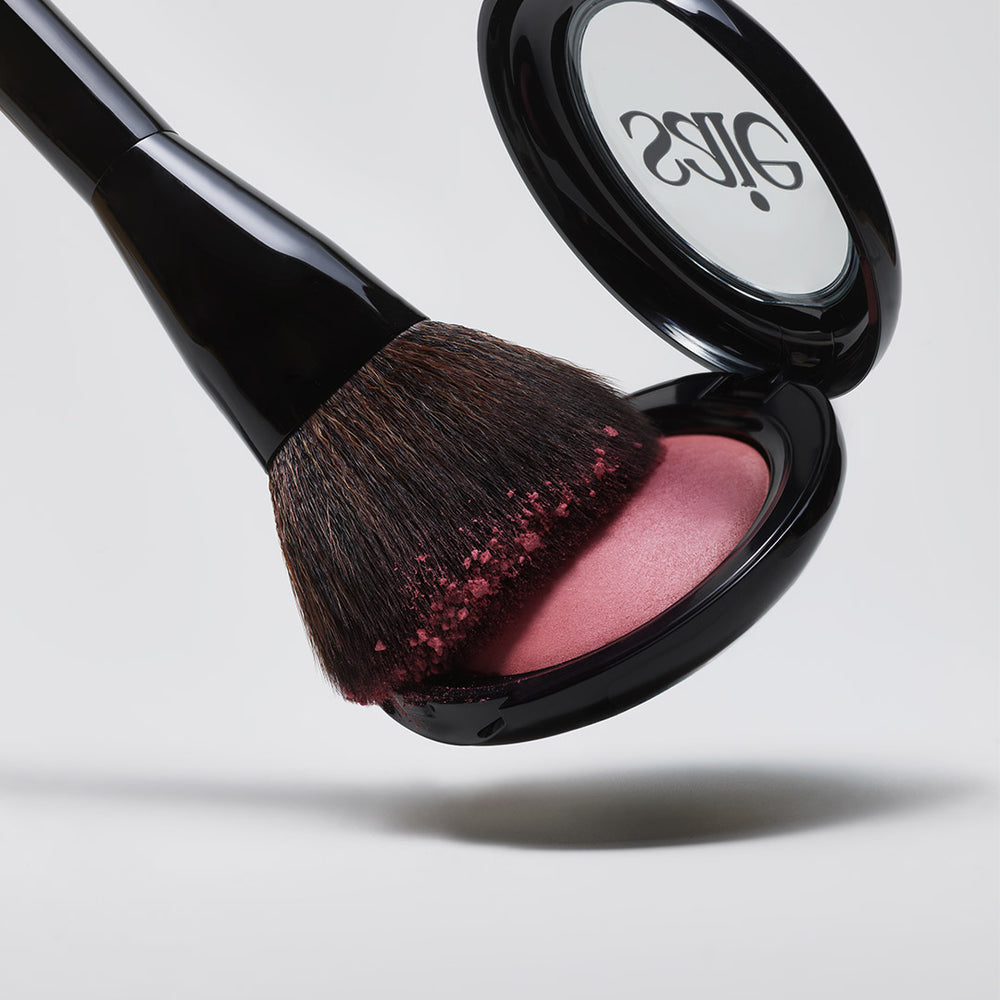 SAIE THE POWDER BLUSH BRUSH
MADE FOR SUPERSUEDE™ BLUSH