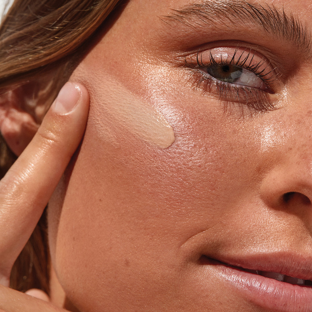 SAIE SUNVISOR
YOUR SERUM, OIL, MOISTURIZER, AND SPF 35 SUNSCREEN ALL IN ONE