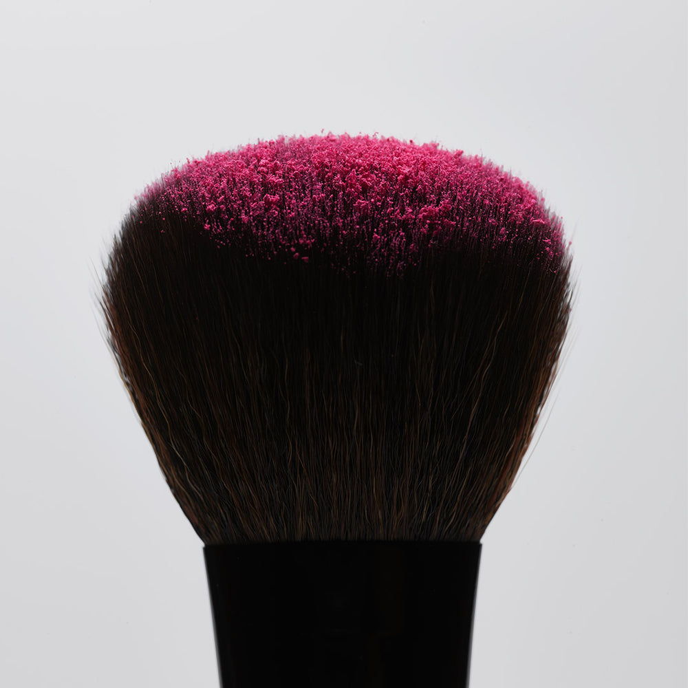 SAIE THE POWDER BLUSH BRUSH
MADE FOR SUPERSUEDE™ BLUSH