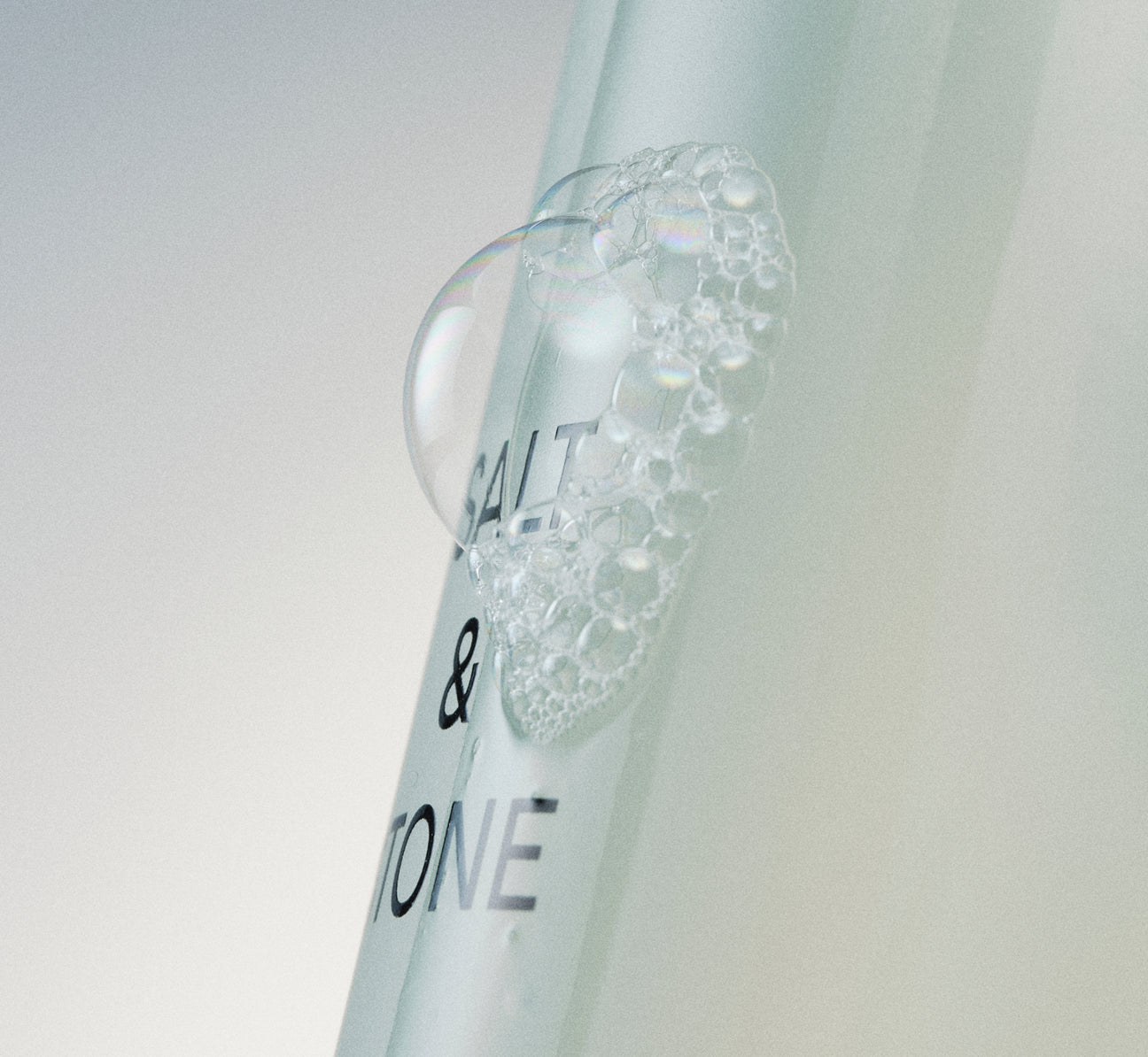 SALT AND STONE SPIRULINA & YUZU FACIAL CLEANSER

7.2 FL OZ / 212 ML