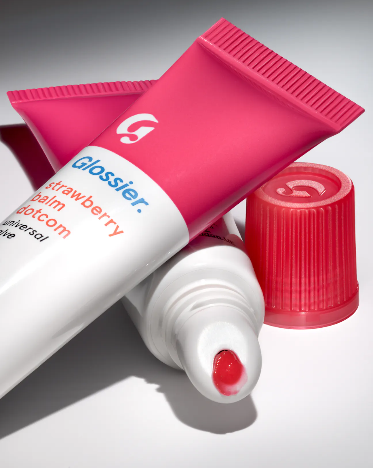 Glossier Balm Dotcom in Strawberry